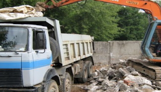 Вывоз строительного мусора с участка в Туле недорого от 1557 руб. | Мастер крыш71
